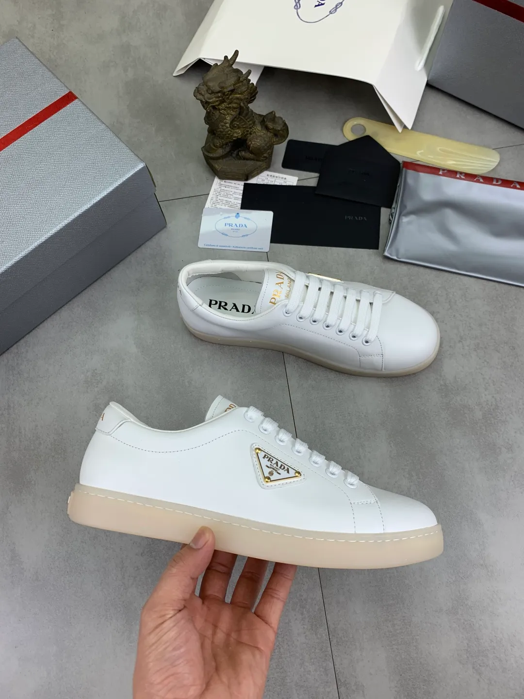 Men's shoes 💰P540💰【New model】The hot model is on the official website, 🆘 The trendy brand (Prada) mainly promotes the hot model, the avant-garde and versatile fashion men's shoes are privately modeled, the cowhide surface is spliced 1:1.. The fashion is simple, the original imported cowhide lining and the cowhide feet; the atmosphere and personality are more fashionable, eye-catching and pursuing class. It will subvert the old idea and be a must-have for fashion trendsetters with you! Must keep it for yourself! Tall and comfortable, large and low, high-end quality workmanship. Size: 38-45; 3️⃣colors available.